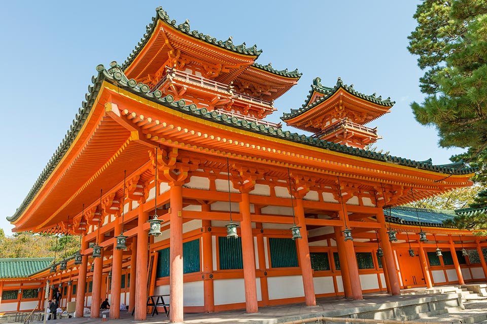 colourful shrine in Kyoto